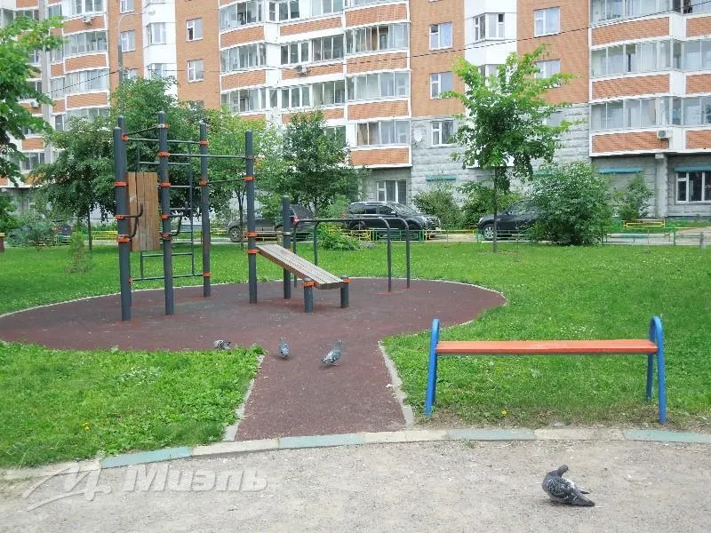 Bară de tracțiuni la Calisthenics Park at Лухмановская улица, Москва #wp2299 – fotografia 1 din 1