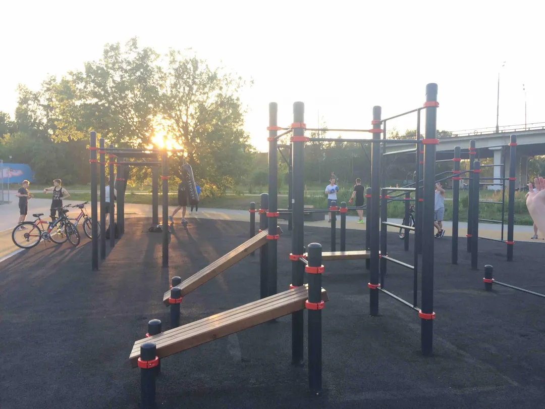 Bară de tracțiuni la Calisthenics Park at Строгинское шоссе, Москва #wp2305 – fotografia 1 din 6