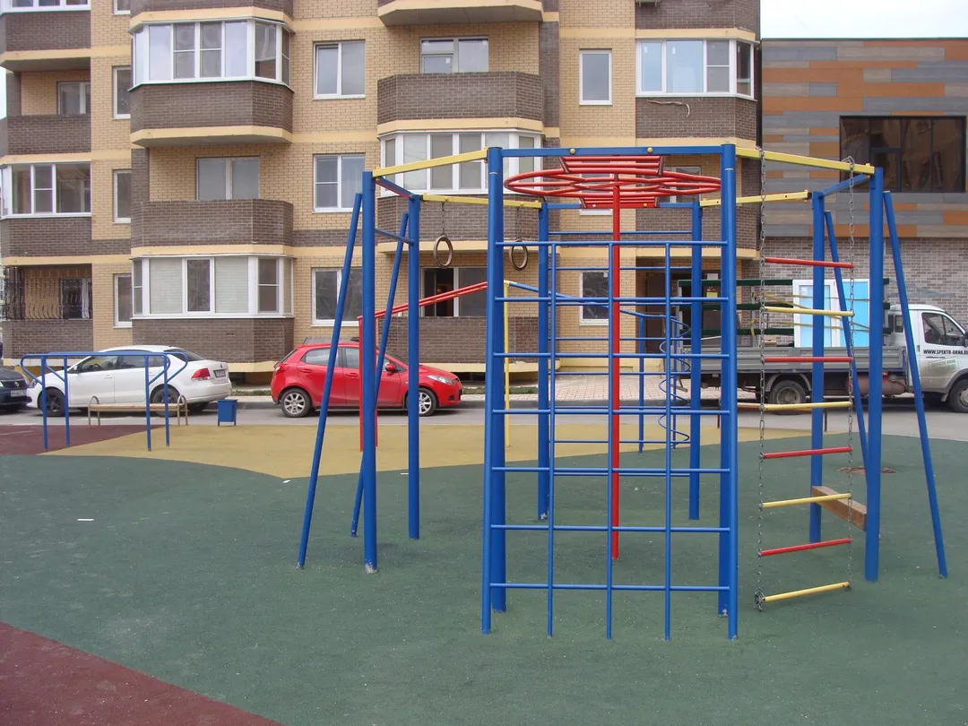 Barras de Mono en Calisthenics Park at улица Тружеников, Ростов-на-Дону – foto 4 de 5