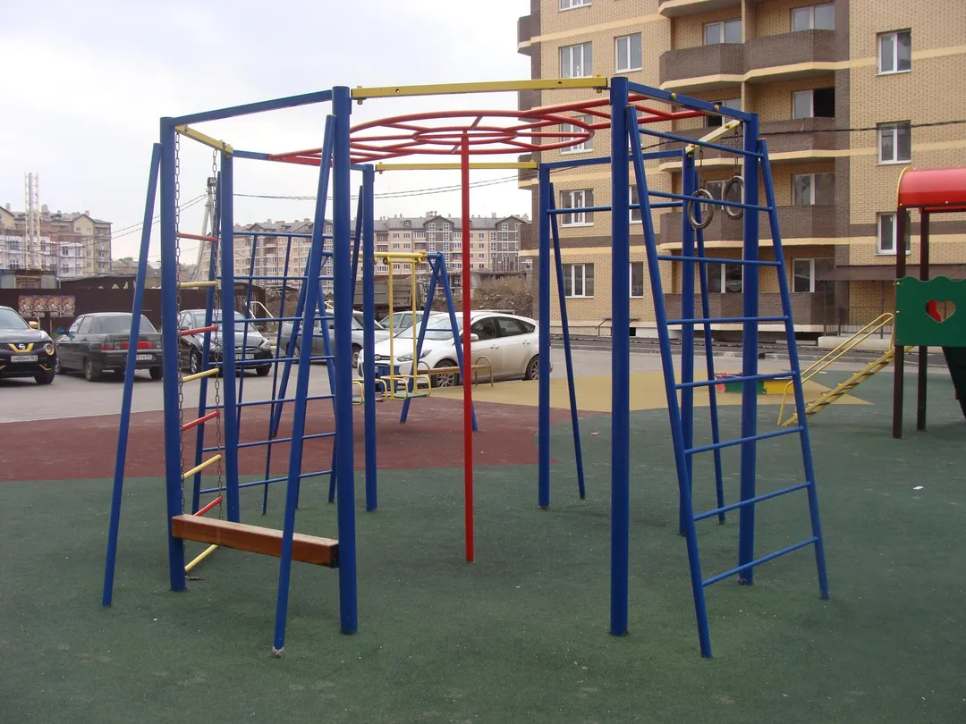 Barras Paralelas en Calisthenics Park at улица Тружеников, Ростов-на-Дону – foto 2 de 5
