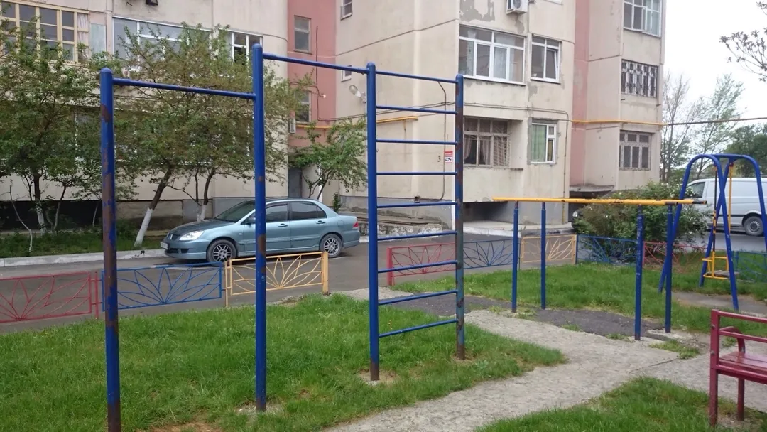 Sbarra per trazioni presso Calisthenics Park at Сосновый переулок, Геленджик – foto 1 di 1