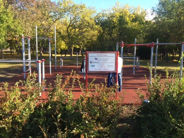 Бруси на майданчику Calisthenics Park at улица им. Газеты «Правда», Магнитогорск – фото 2 з 3