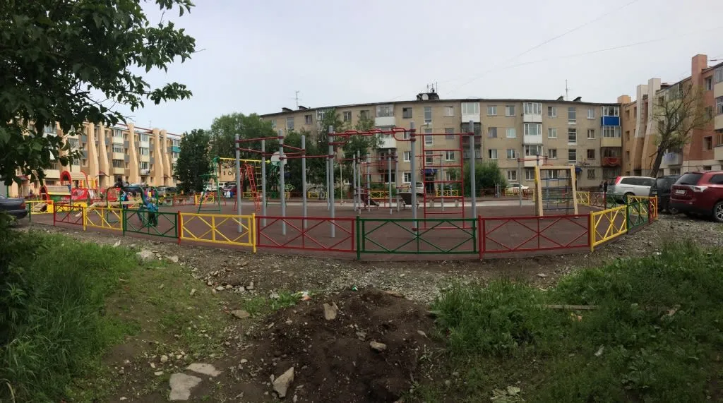 Бруси на майданчику Calisthenics Park at улица Горького, Петропавловск-Камчатский – фото 2 з 4