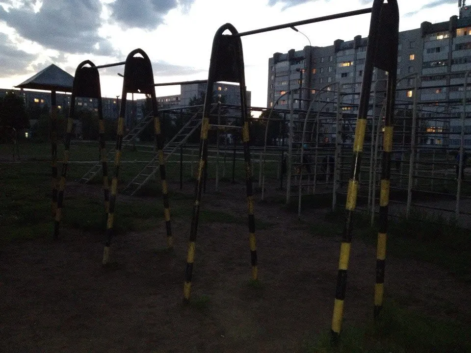 Sbarra per trazioni presso Outdoor Gym in Новый город, Набережные Челны #wp2323 – foto 1 di 4
