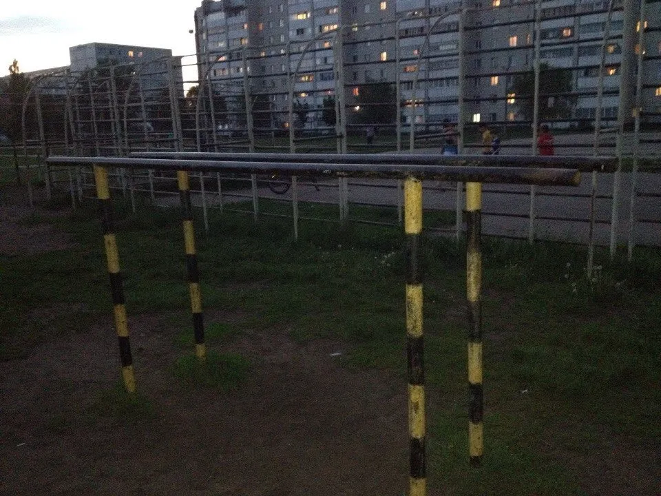 Parallele presso Outdoor Gym in Новый город, Набережные Челны #wp2323 – foto 2 di 4