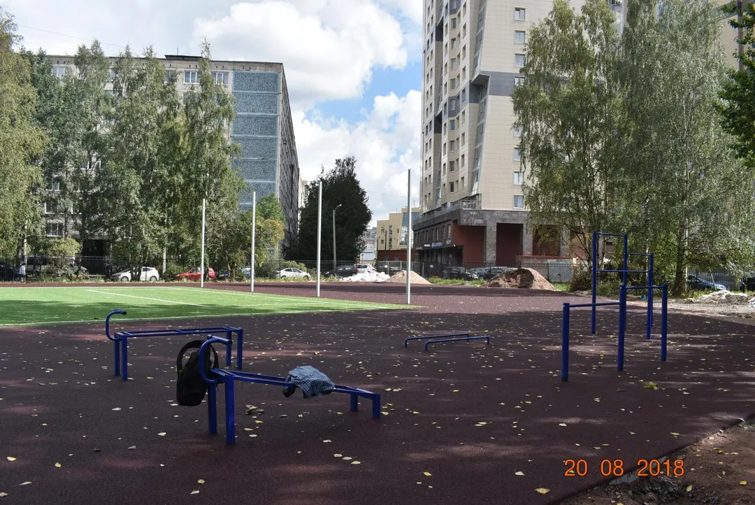Panca per addominali presso Calisthenics Park at улица Коллонтай, Санкт-Петербург #wp2326 – foto 3 di 5