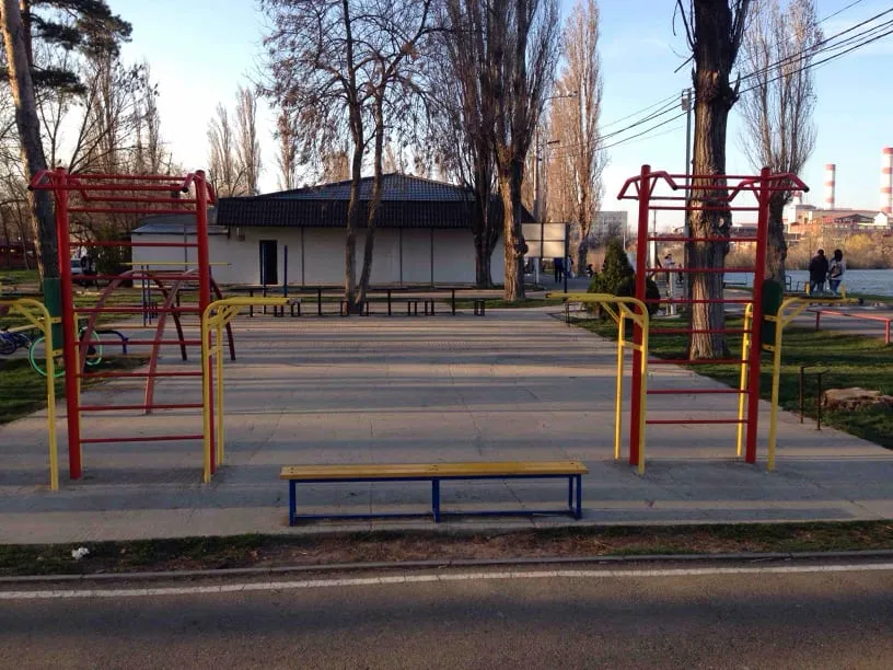 Barras Paralelas en Calisthenics Park at Трамвайная улица, Краснодар – foto 2 de 3