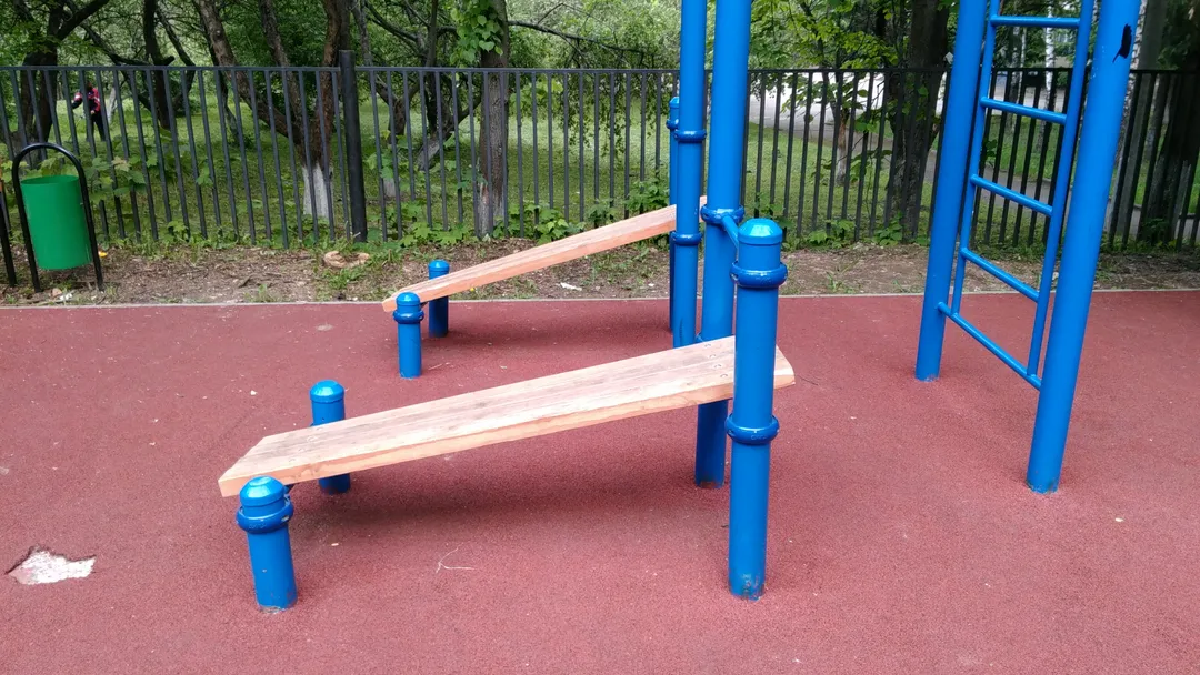 Parallele presso Calisthenics Park at Комсомольская улица, Красногорск – foto 2 di 6