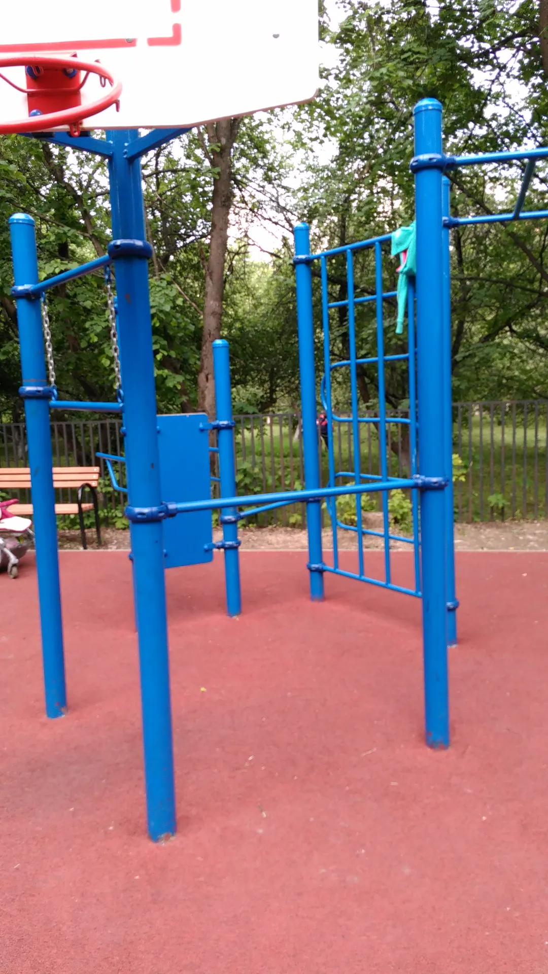 Sbarra per trazioni presso Calisthenics Park at Комсомольская улица, Красногорск – foto 5 di 6