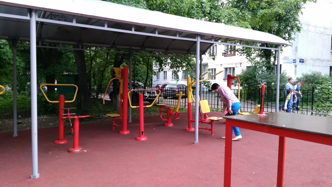 Parallele presso Calisthenics Park at Комсомольская улица, Красногорск – foto 6 di 6