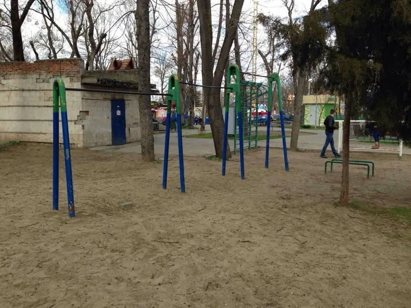 Barras Paralelas en Calisthenics Park at улица Захарова, Краснодар – foto 2 de 2