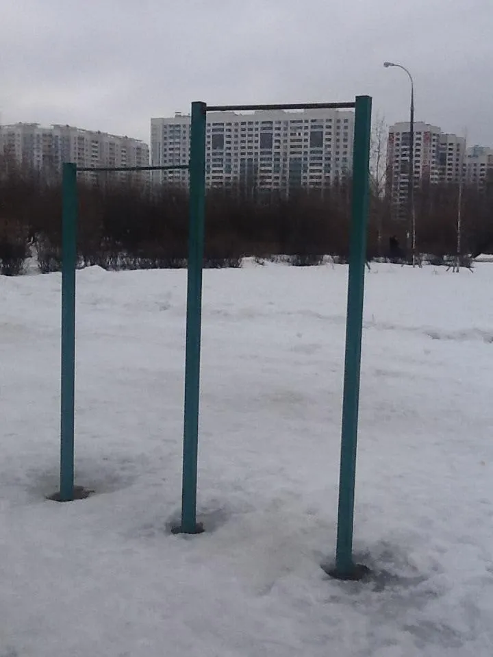 Barre de traction à Calisthenics Park at улица Кадырова, Москва – photo 1 sur 3