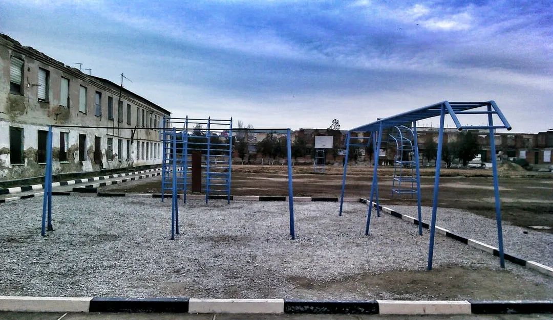 Barre de traction à Calisthenics Park at улица Дахадаева, Каспийск – photo 1 sur 1