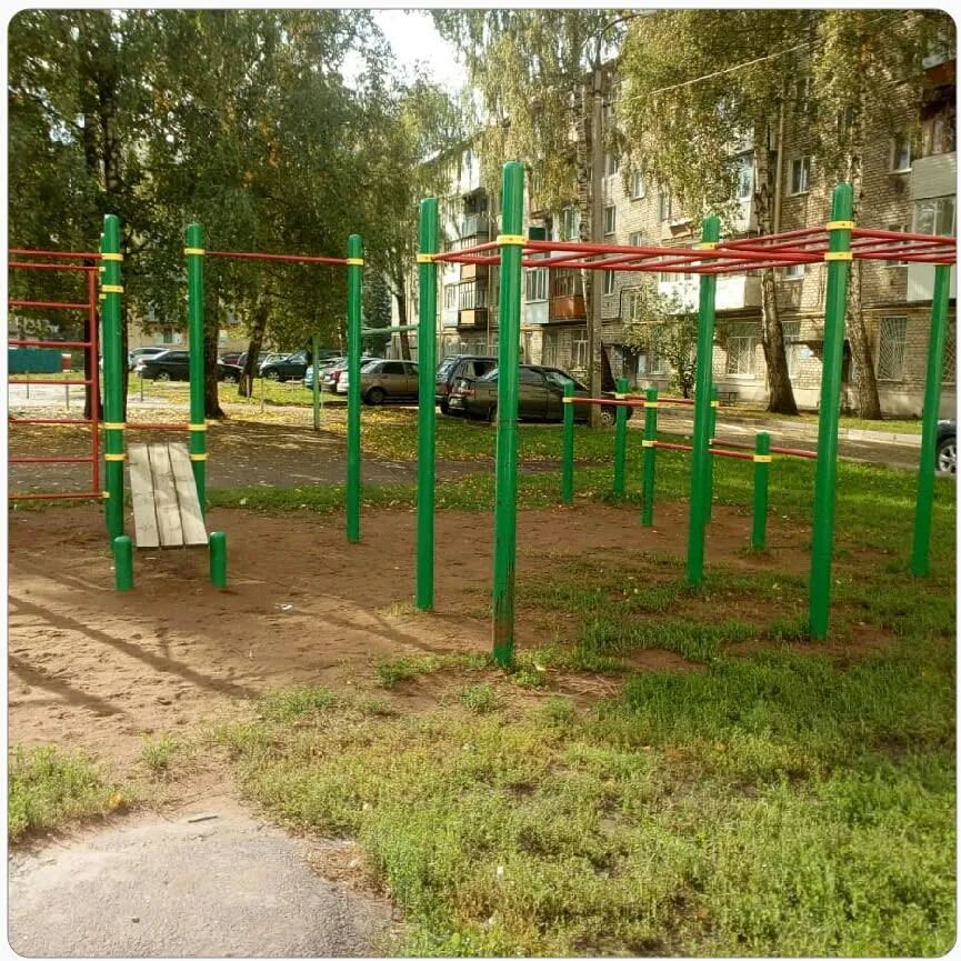 Брусья на площадке Calisthenics Park at улица Правды, Уфа – фото 2 из 3
