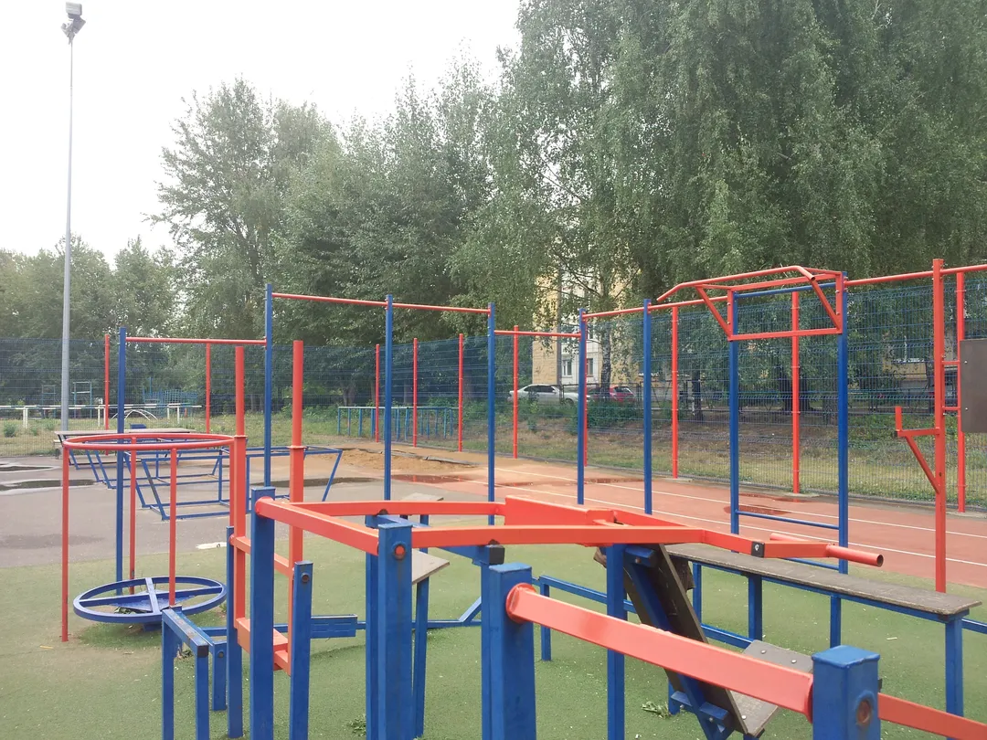 Abs Bench at Calisthenics Park at улица Сабурова, городской округ Ижевск – photo 5 of 6
