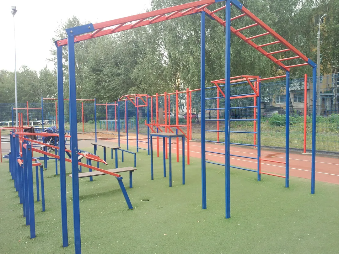 Parallel Gym Bars at Calisthenics Park at улица Сабурова, городской округ Ижевск – photo 2 of 6