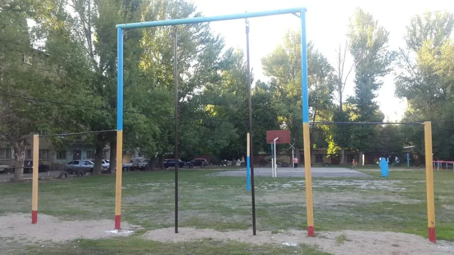 Monkey bar presso Calisthenics Park at Зеркальная улица, Саратов – foto 3 di 5