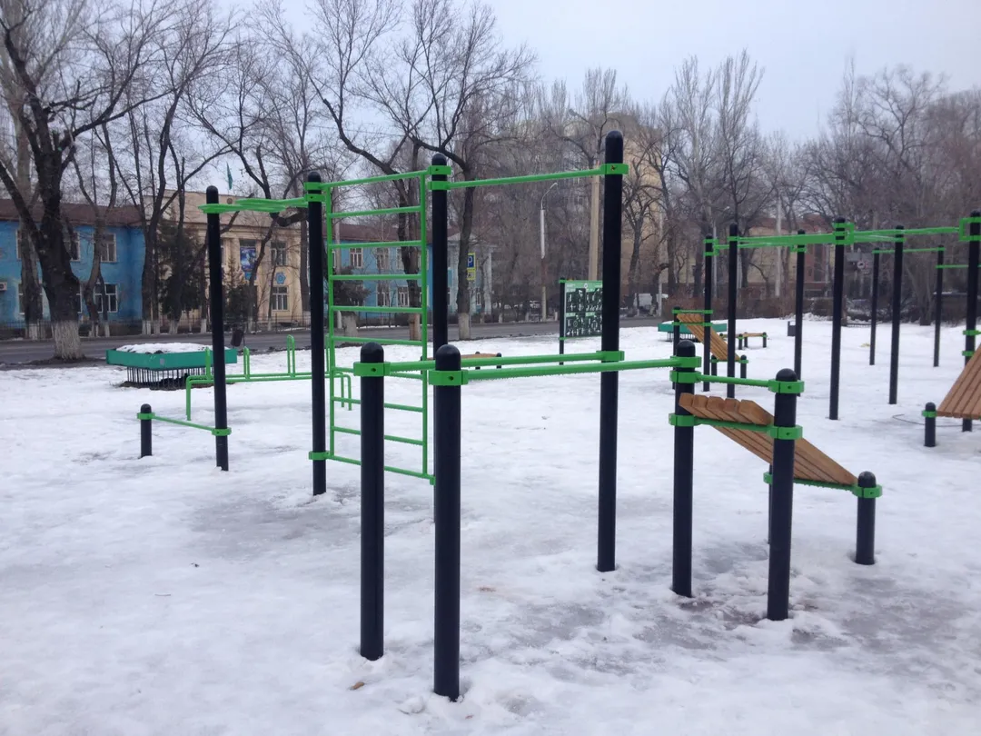 Klimmzugstange bei Calisthenics Park at Гоголь көшесі, Алматы – Foto 1 von 2