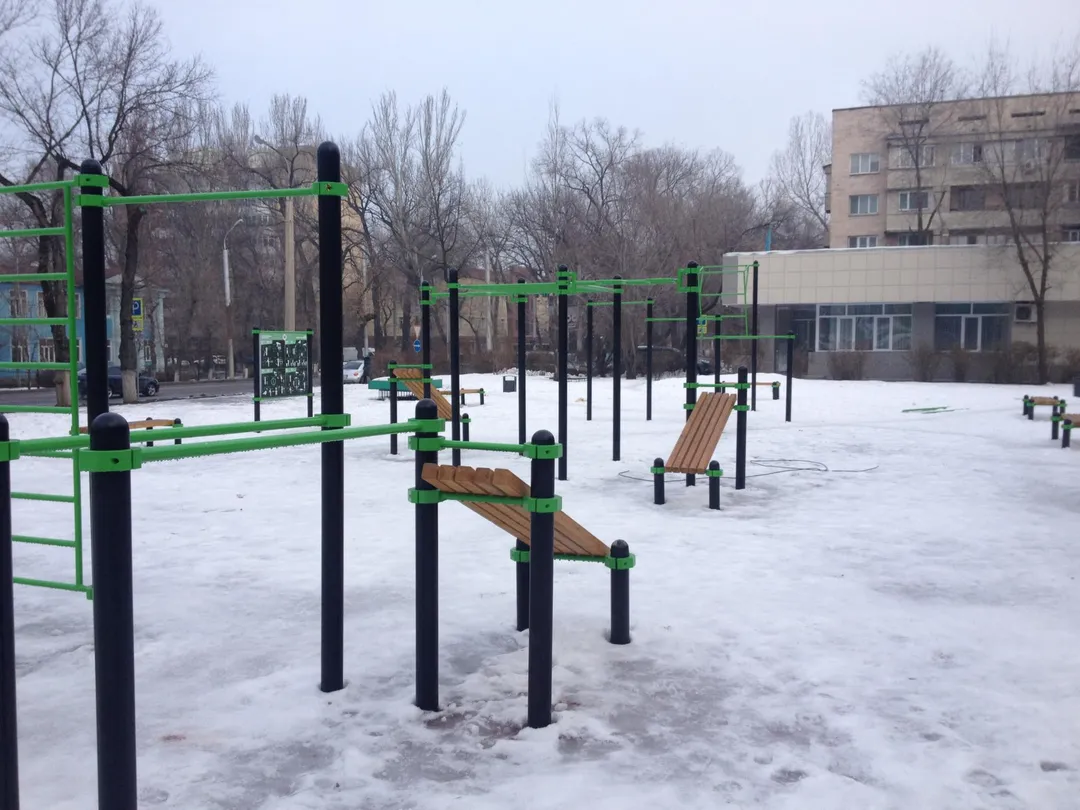 Liegestützgriffe bei Calisthenics Park at Гоголь көшесі, Алматы – Foto 2 von 2