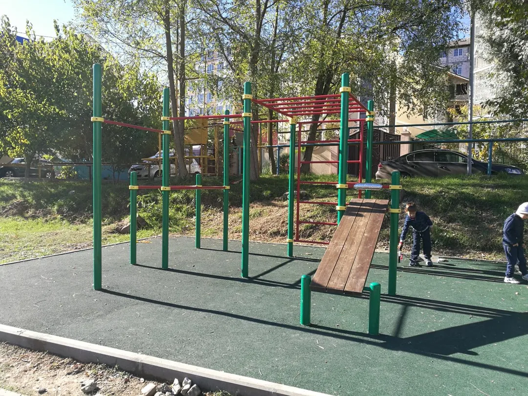 Hangelstange bei Calisthenics Park at Полтавская улица, Сочи – Foto 3 von 3