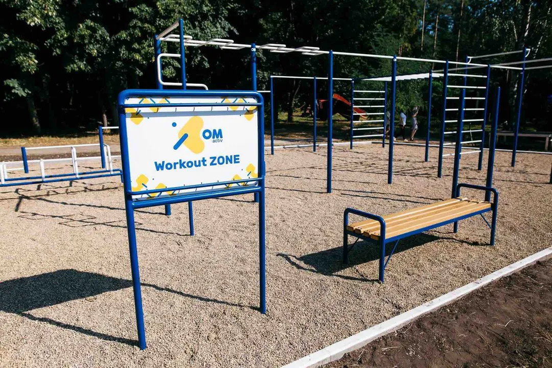 Bare paralele la Calisthenics Park at Strada Valea Trandafirilor, Chișinău – fotografia 2 din 2
