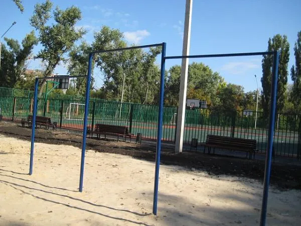 Barra de Dominadas en Calisthenics Park at Новосибирская улица, Воронеж #wp2373 – foto 1 de 1