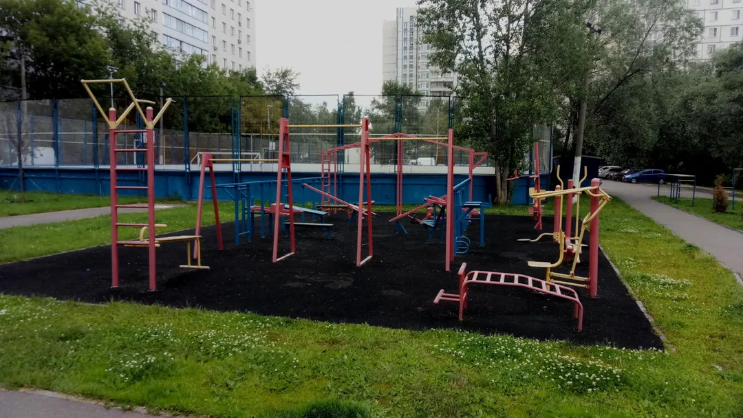 Bară de tracțiuni la Calisthenics Park at улица Бусиновская Горка, Москва – fotografia 1 din 1