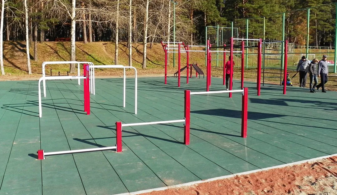 Bancă pentru abdomen la Calisthenics Park at улица Обские зори, городской округ Новосибирск – fotografia 5 din 9