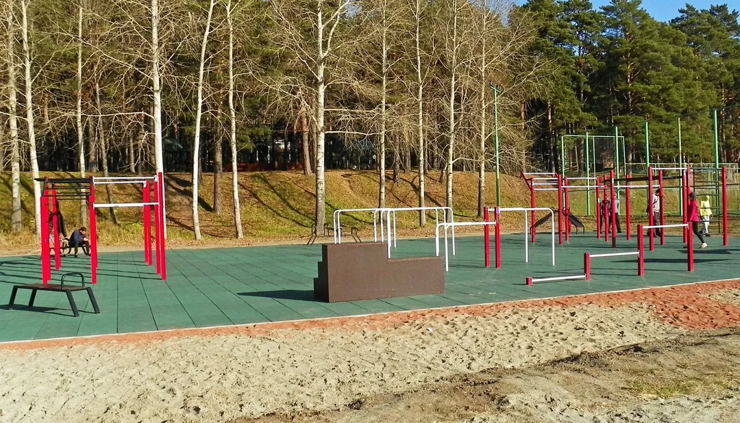Bare paralele la Calisthenics Park at улица Обские зори, городской округ Новосибирск – fotografia 2 din 9