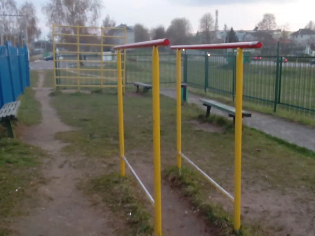 Pull Up Bar at Calisthenics Park at вуліца Рагнеды, Заслаўе – photo 1 of 2