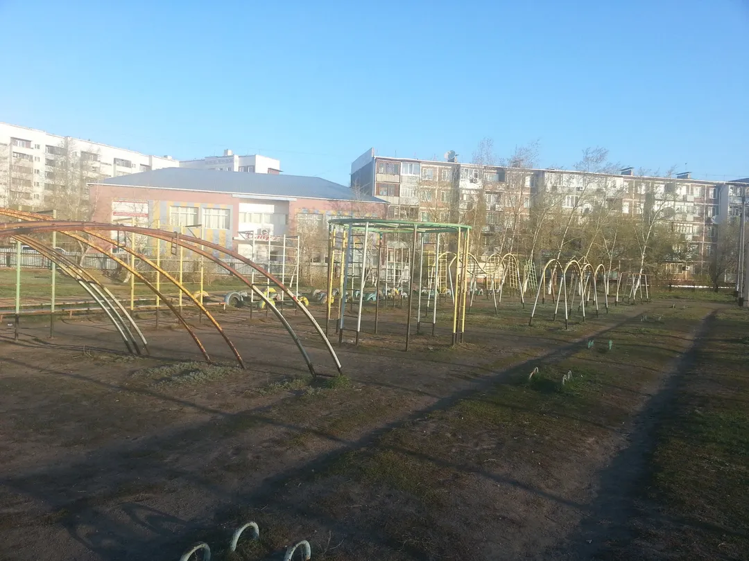 Бруси на майданчику Calisthenics Park at Бауыржана Момышулы, Екібастұз – фото 2 з 2