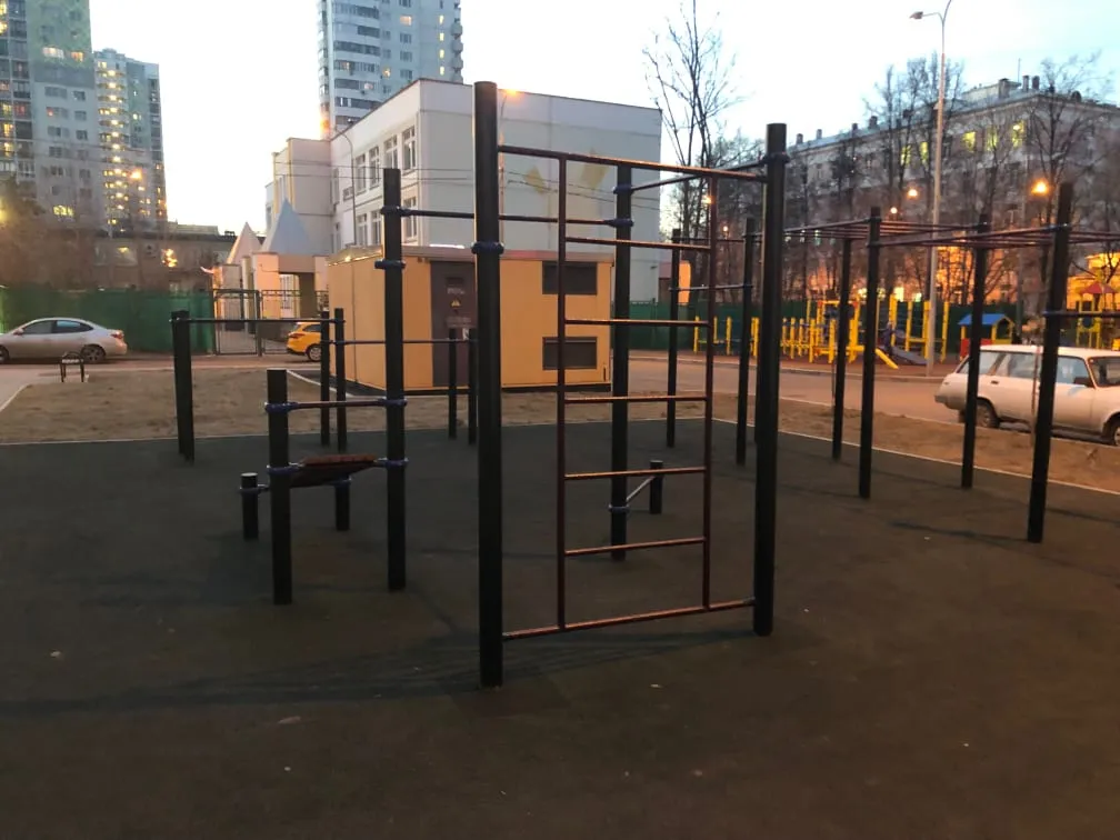 Bară de tracțiuni la Calisthenics Park at улица Дмитрия Ульянова, Москва – fotografia 1 din 1