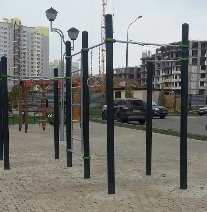 Бруси на майданчику Calisthenics Park at Завидная улица, Видное – фото 2 з 3