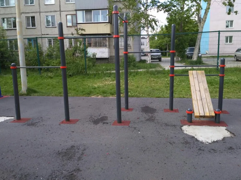 Abs Bench at Calisthenics Park at проспект Победы, Южно-Сахалинск – photo 7 of 9