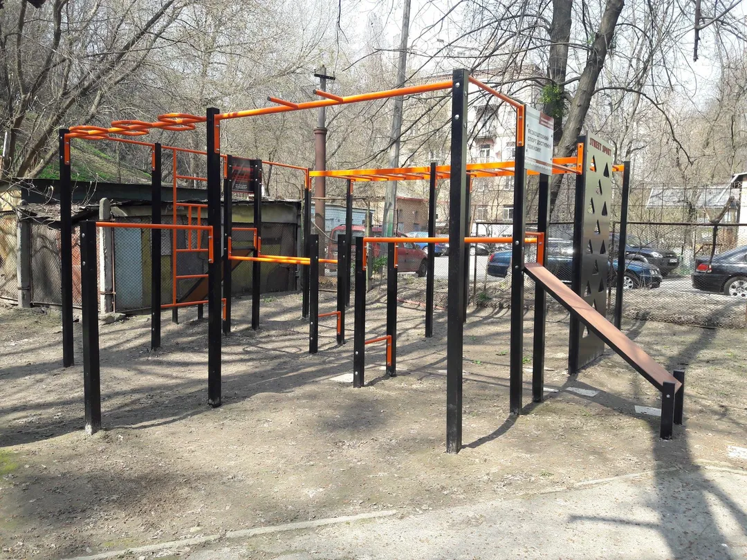 Klimmzugstange bei Calisthenics Park at Кловський узвіз, Київ – Foto 1 von 1