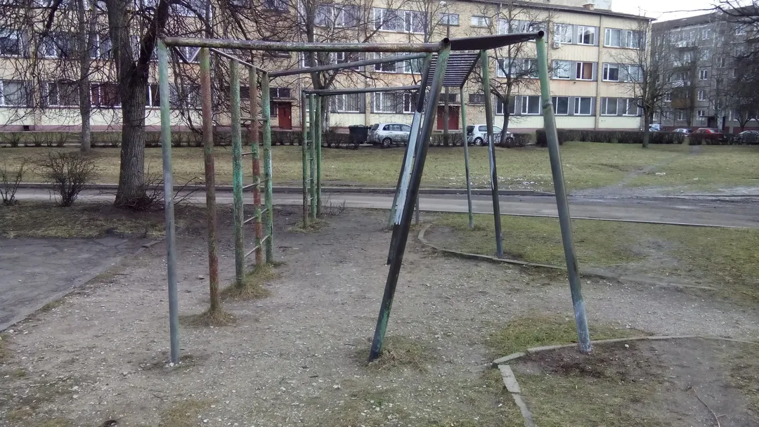 Barres parallèles à Outdoor Gym in Ķengarags, Rīga – photo 2 sur 3