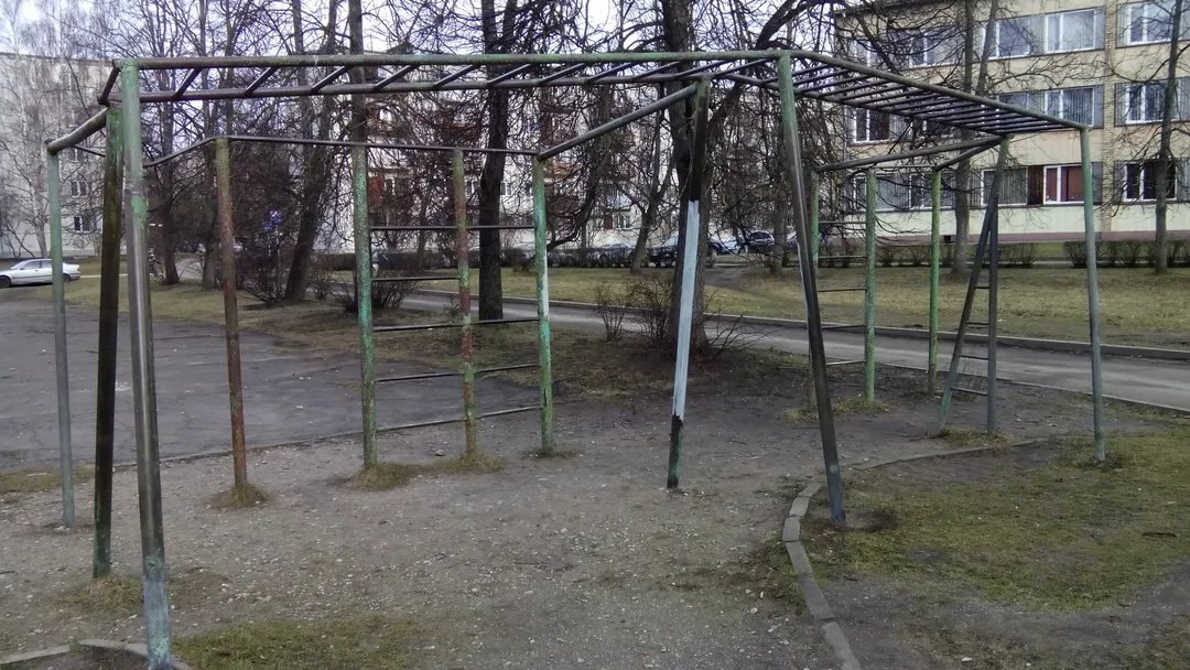 Barre de traction à Outdoor Gym in Ķengarags, Rīga – photo 1 sur 3