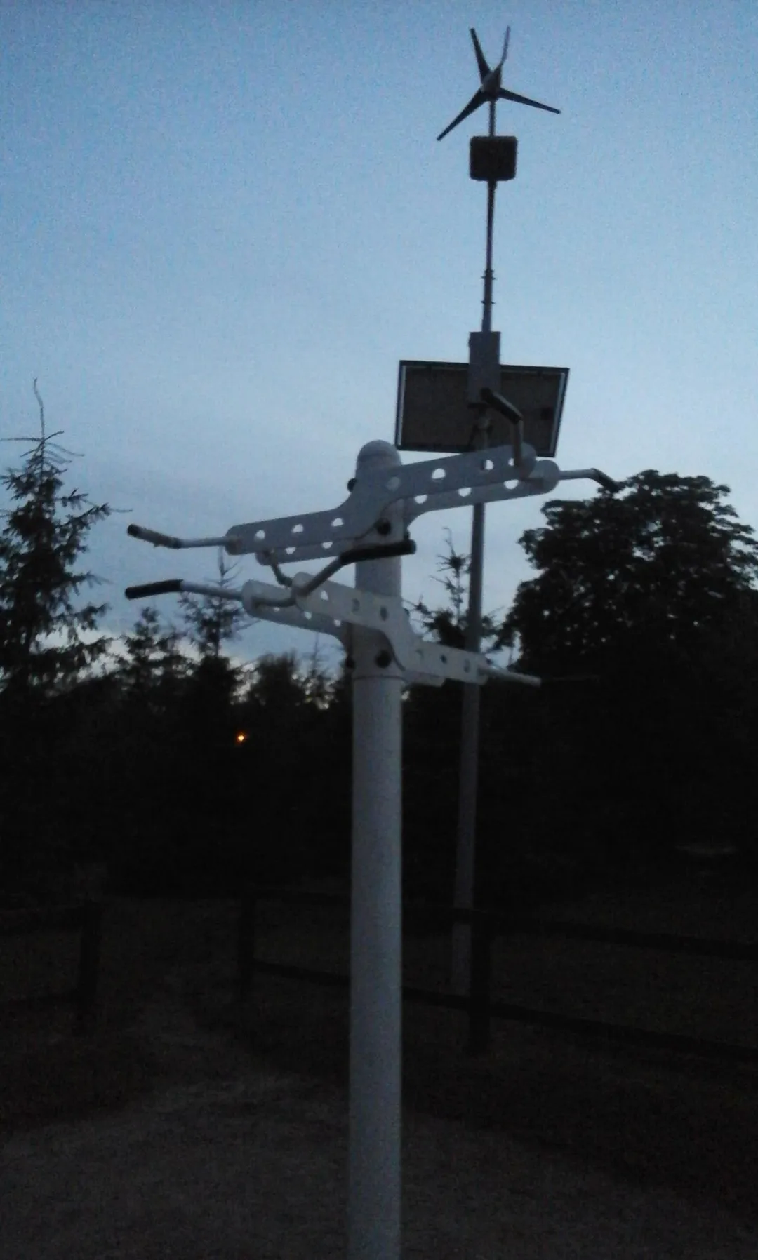 Barre de traction à Calisthenics Park at Кременчугская улица, Москва – photo 1 sur 2