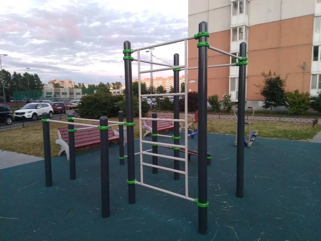 Sbarra per trazioni presso Calisthenics Park at Ленинский проспект, Санкт-Петербург #wp2449 – foto 1 di 1