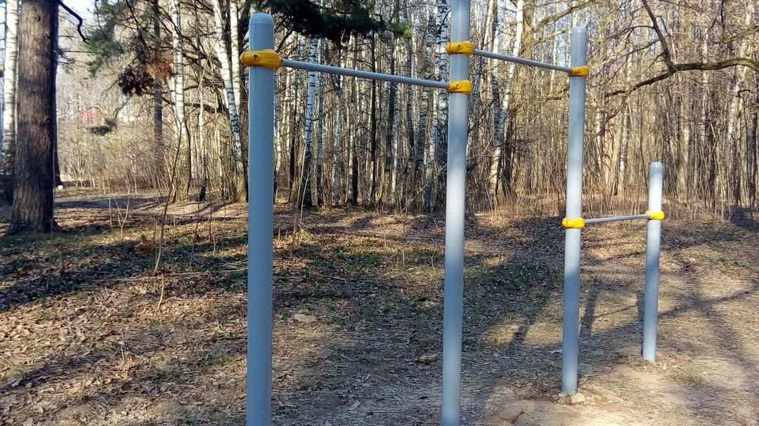 Bancă pentru abdomen la Calisthenics Park at Кордодром, Москва – fotografia 4 din 5