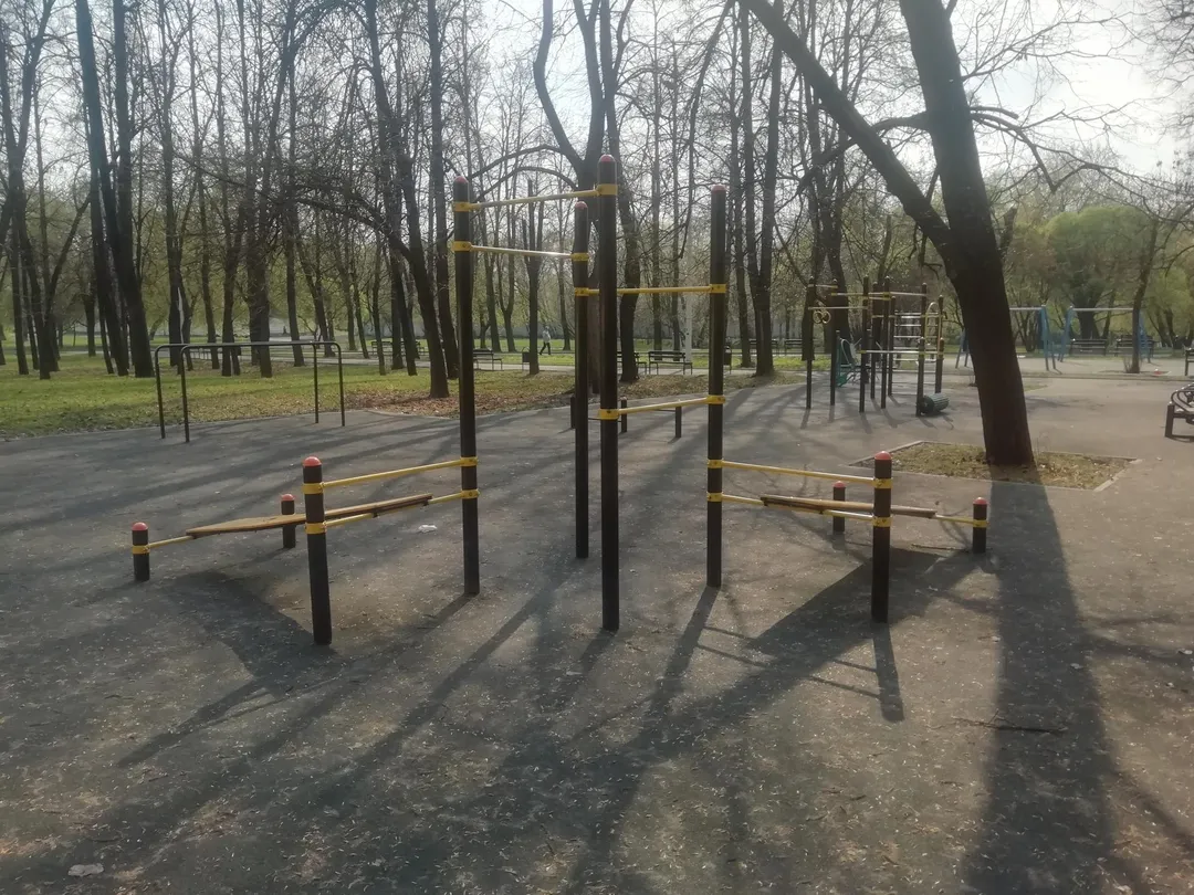 Klimmzugstange bei Calisthenics Park at Люблинская улица, Москва – Foto 1 von 4