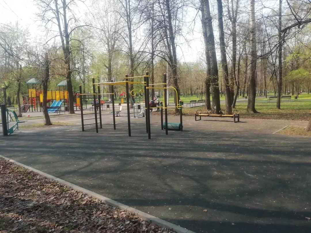Bauchbank bei Calisthenics Park at Люблинская улица, Москва – Foto 4 von 4
