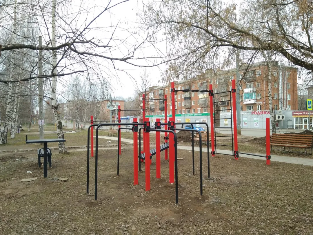 Parallel Gym Bars at Calisthenics Park at Клубная улица, городской округ Ижевск – photo 2 of 4
