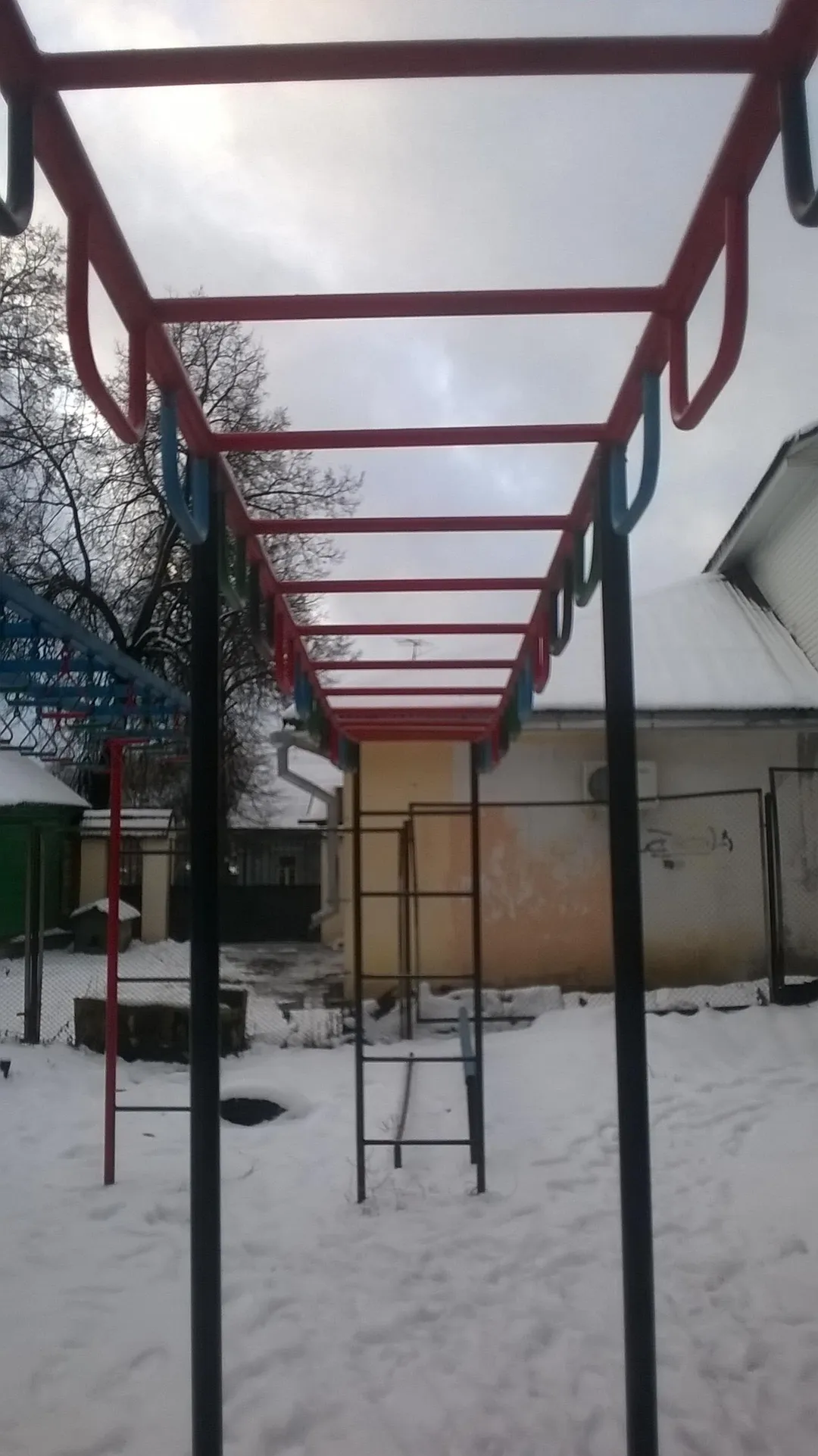 Sbarra per trazioni presso Calisthenics Park at Борец, Торжок – foto 1 di 11