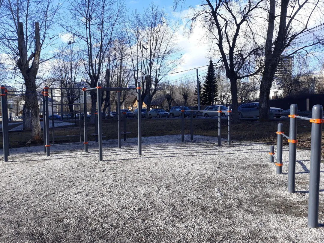 Pull Up Bar at Calisthenics Park at Трамвайный переулок, Екатеринбург – photo 1 of 2