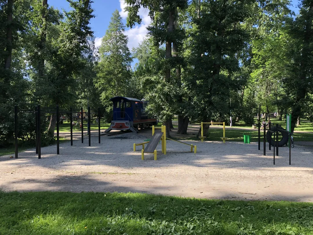 Parallel Gym Bars at Calisthenics Park at улица Бажова, Екатеринбург – photo 2 of 4