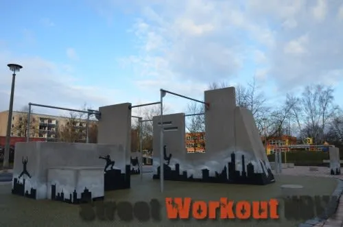 Parallel Gym Bars at Calisthenics Park at Schulzeweg, Leipzig – photo 2 of 2