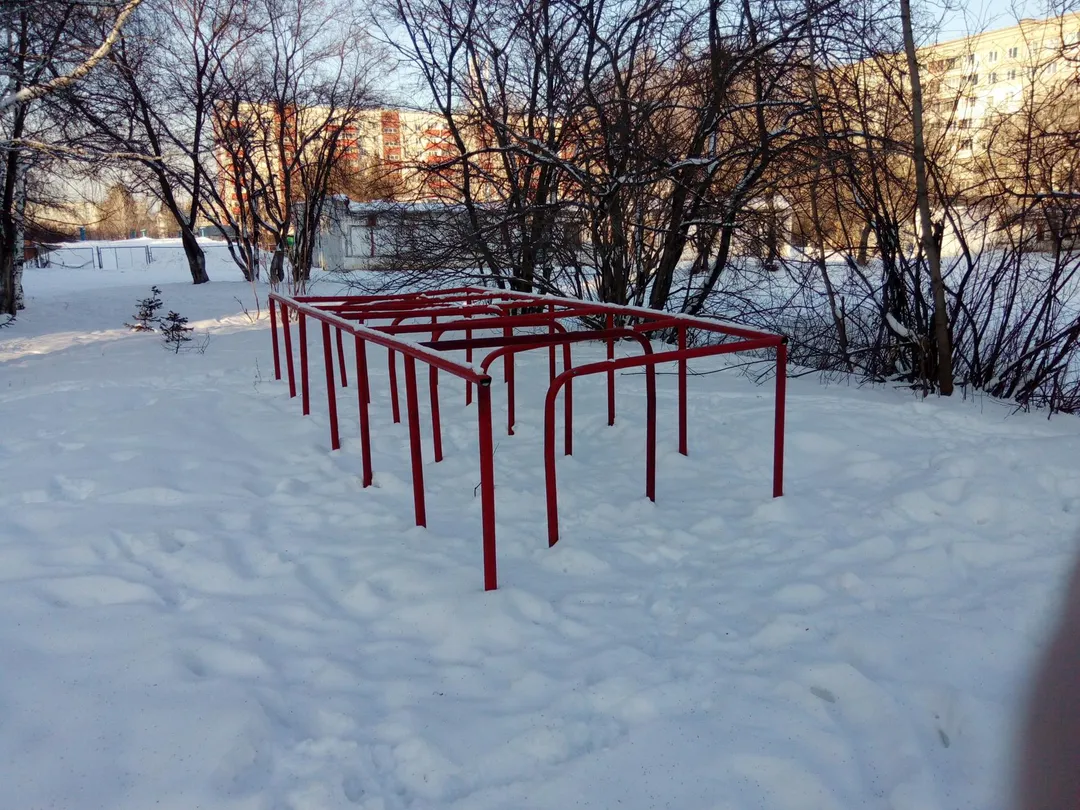 Panca per addominali presso Calisthenics Park at улица Марковцева, Кемерово – foto 4 di 4