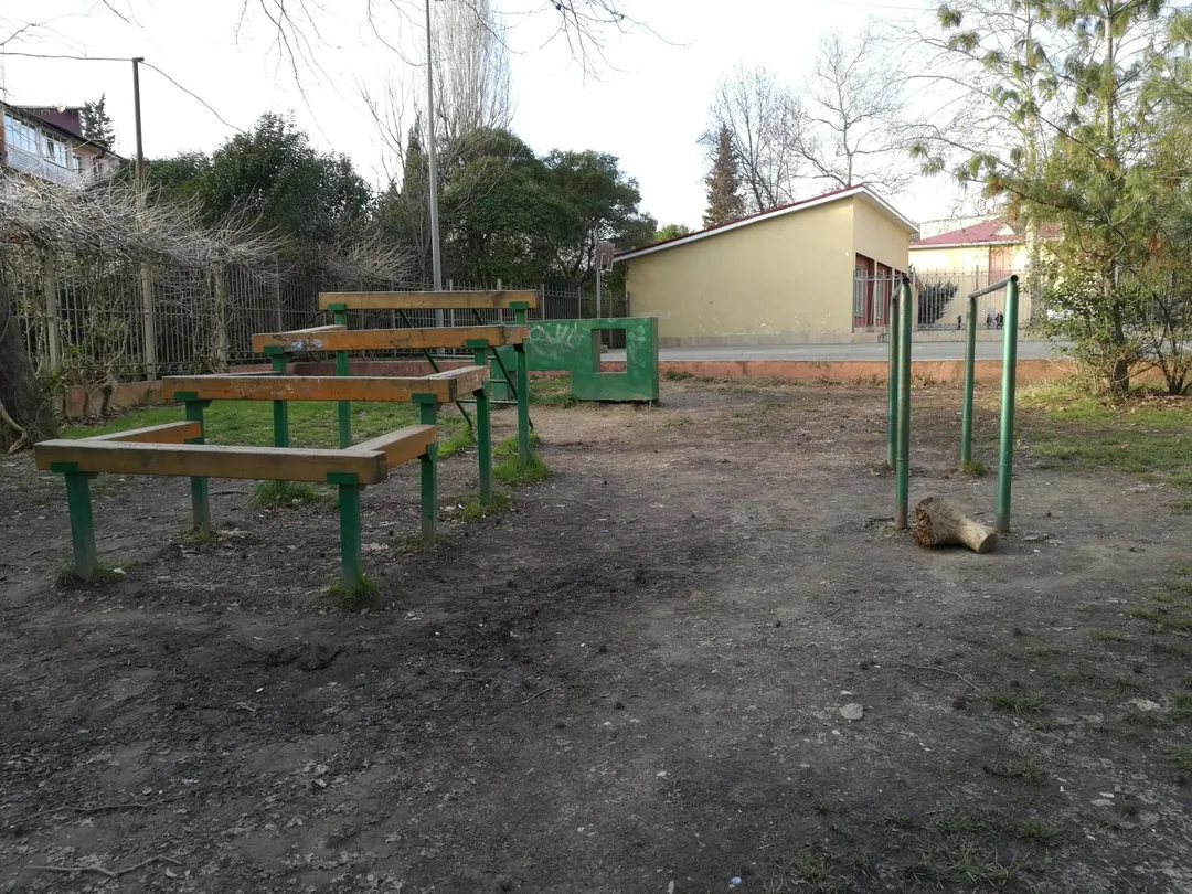 Parallele presso Calisthenics Park at улица Чехова, Сочи – foto 2 di 4
