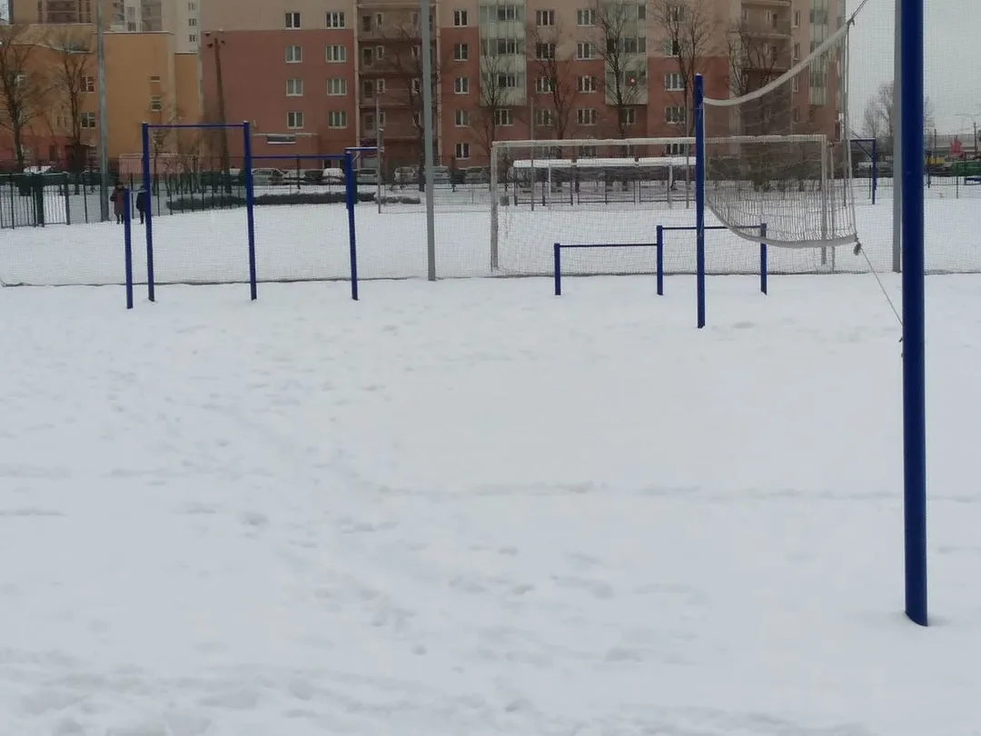 Parallele presso Calisthenics Park at 5-й Предпортовый проезд, Санкт-Петербург #wp2485 – foto 2 di 2